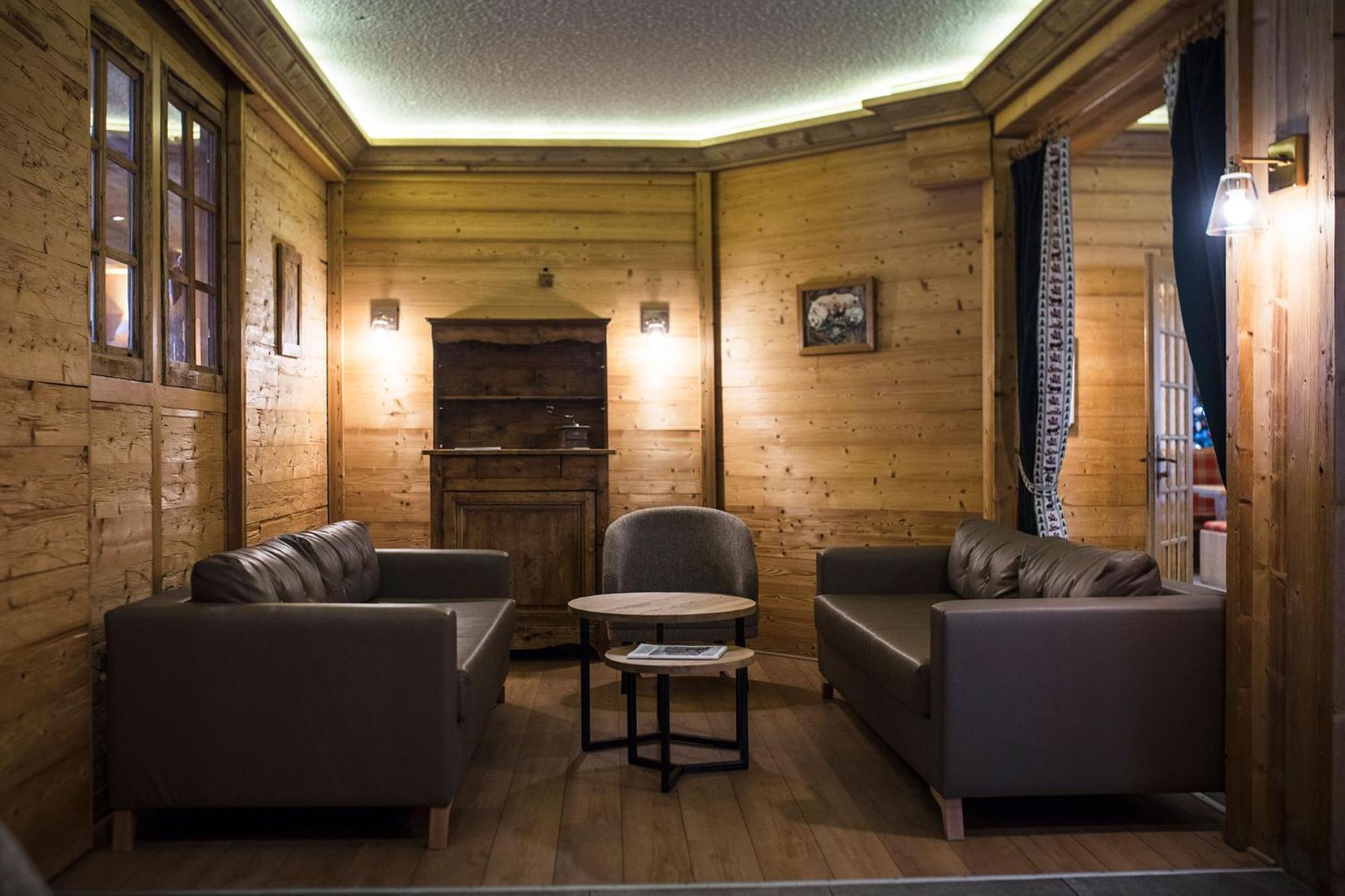 Hotel Alpen Roc La Clusaz Exteriör bild
