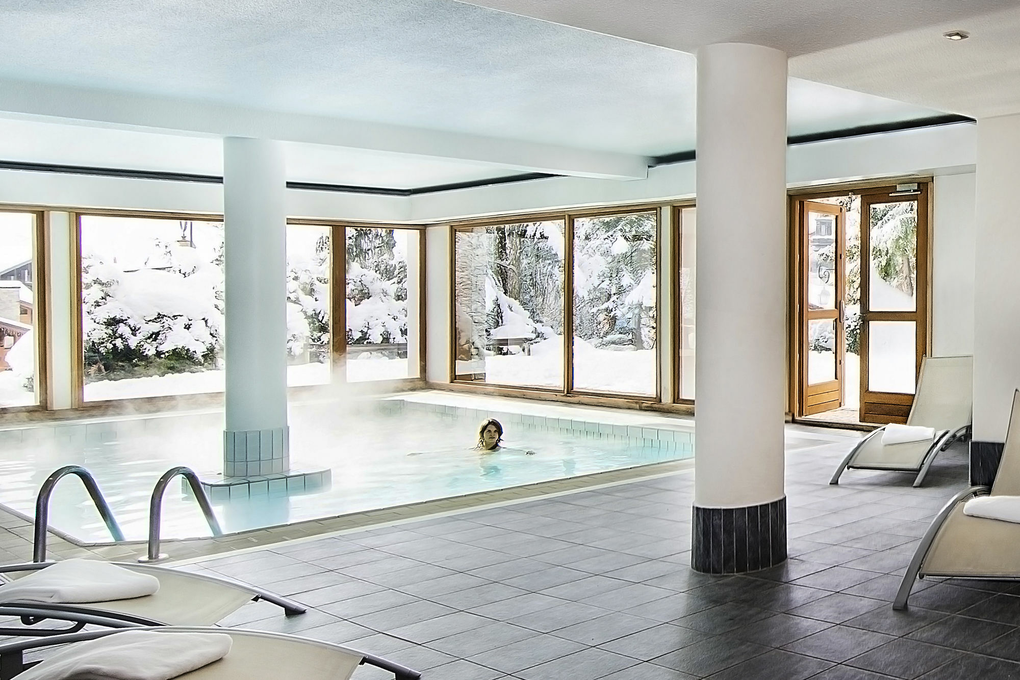 Hotel Alpen Roc La Clusaz Exteriör bild